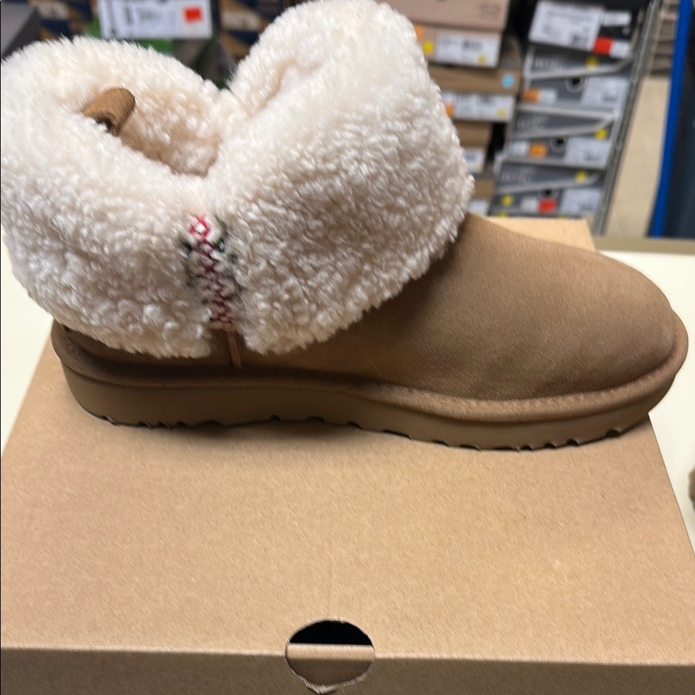 Brand new but one side faded. Ugg Ultra Mini Braid - Picture 7 of 15